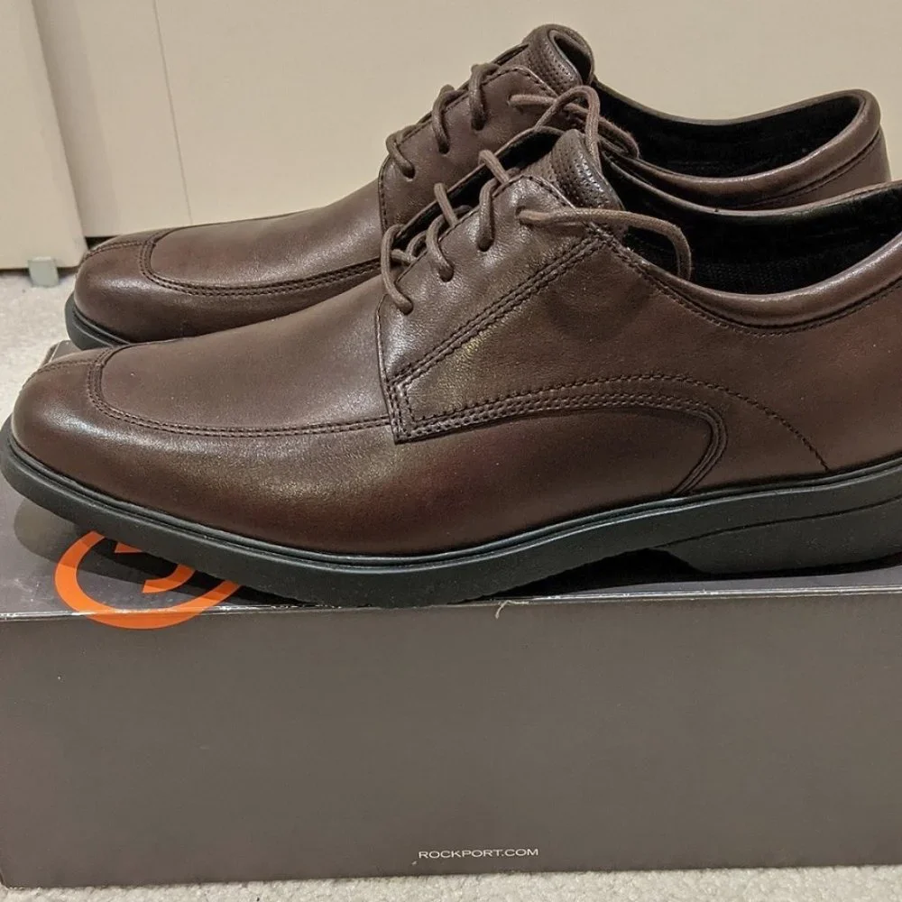 New Men's Rockport brown leather shoes size 9.5